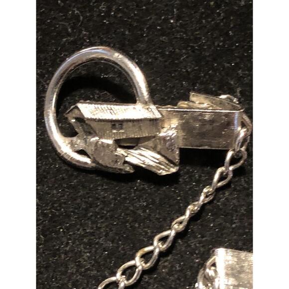 VINTAGE Sweater Scarf GUARD / CLIP Covered Bridge Design Silvertone - Picture 2 of 6
